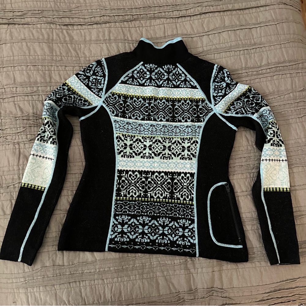 Women's Icelandic Patterned Merino Wool Sweater - Picture 6 of 7